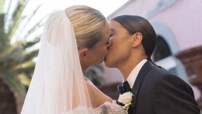 Dentro de su boda de Nochevieja “sencilla y elegante” con los compañeros de Matildas