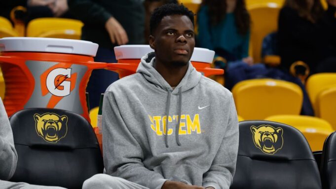 Desglosando la elegibilidad para el baloncesto universitario de James Nnaji
