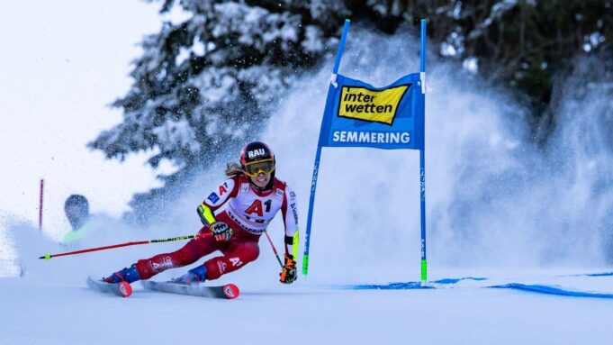 Una lesión de rodilla pone fin a la temporada de la estrella austriaca del slalom, rival de Shiffrin