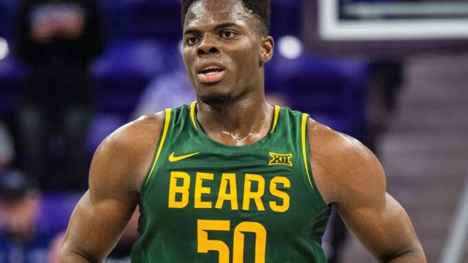 James Nnaji debuta, suma 5 puntos y 4 faltas en la derrota de Baylor