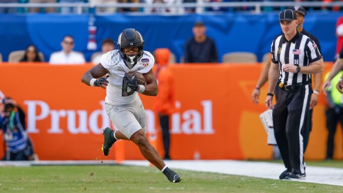 El corredor de Oregon, Jordon Davison, fuera para la semifinal del CFP