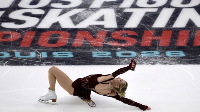 Amber Glenn se eleva a un récord de programa corto en los nacionales de patinaje de EE. UU.