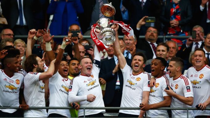 Wayne Rooney está abierto a unirse a Michael Carrick en Man United; defensores de Roy Keane