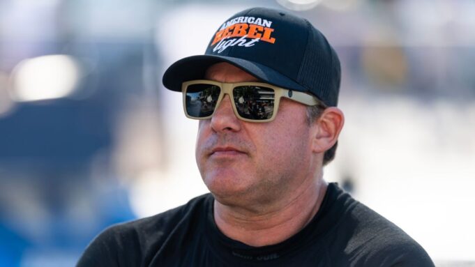 Tony Stewart regresa a NASCAR en el debut de la Ram Truck en Daytona