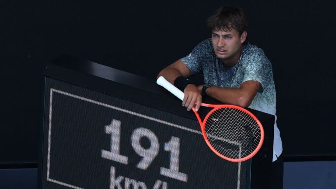 Abierto de Australia en vivo: problemas con el baño provocan la desaparición del puesto 20; Recogepelotas se desmaya en la cancha