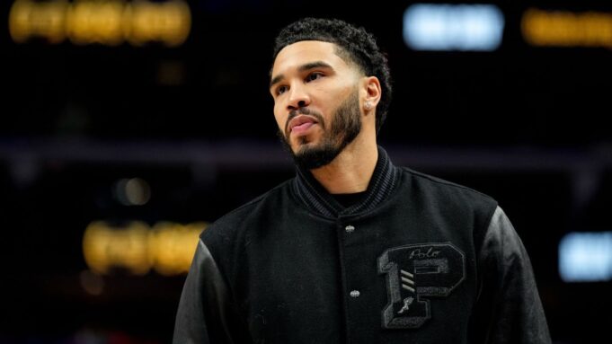 Jayson Tatum de los Celtics aún no ha decidido su regreso esta temporada