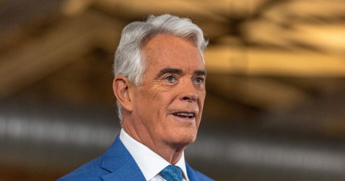El presentador de Fox News se corrige por temor a que Trump envíe un mensaje de texto enojado