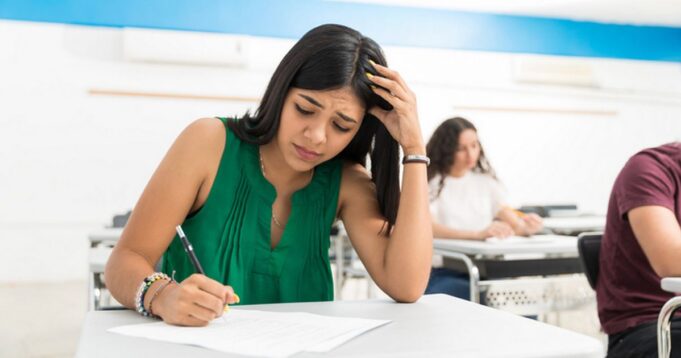 Papá tiene una respuesta perfecta de cinco palabras después de que una maestra critica públicamente a su hija en clase