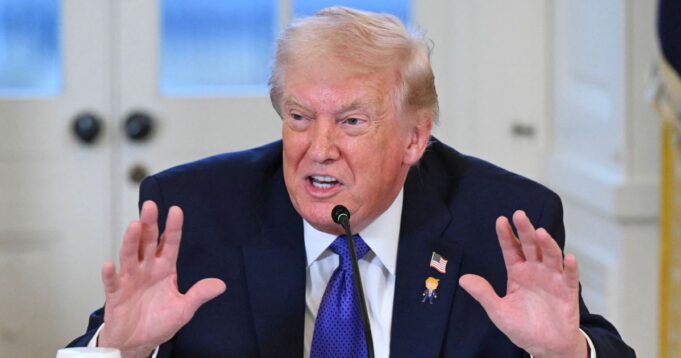Trump avergonzado porque los comentarios sobre la energía eólica de China fueron rápidamente refutados en X