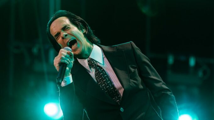 Nick Cave y Bad Seeds en Alexandra Gardens; El marcador de posición en el piso cuarenta y cinco de abajo;