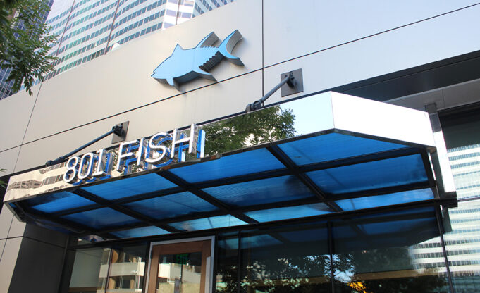 Propietario de Denver desaloja y demanda al restaurante 801 Fish un año después del cierre