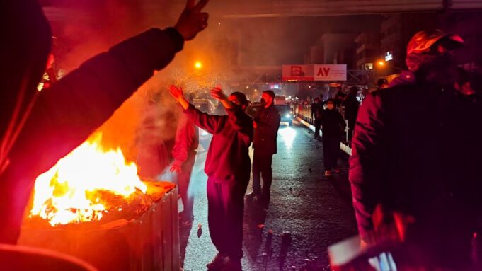 Los aranceles de Trump a Irán amenazan con reavivar la guerra comercial con China