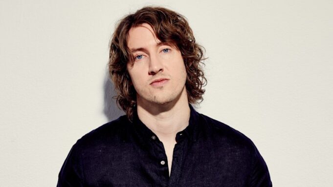 Universal Music se separa del cantante Dean Lewis pocos meses después de acusaciones de mala conducta