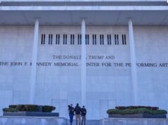 El ex escritor de South Park aseguró su URL y creó un sitio web de parodia.