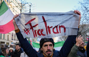 Las élites gobernantes de Irán ‘cablean frenéticamente’ a millones de personas en el extranjero