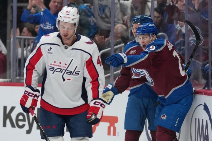 Nathan MacKinnon canaliza emociones en otra noche histórica