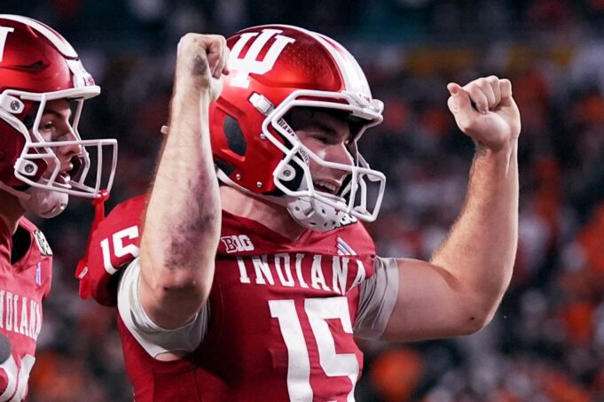 Indiana vence a Miami y gana el primer título nacional de fútbol universitario