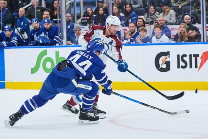 Brock Nelson y Mackenzie Blackwood lideran a Avalanche más allá de Maple Leafs