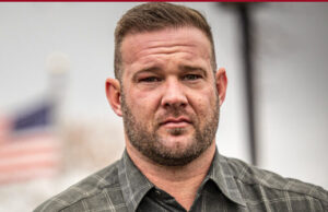 ‘Una advertencia para el resto del país’: Navy SEAL que se postula para el Senado hace sonar la alarma por tiroteo de ICE y fraude en Minnesota