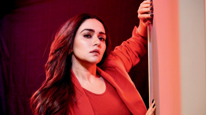 Del cameo al golpe: Amruta Khanvilkar sobre su papel de acción en Taskaree