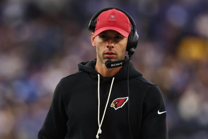 El entrenador de los Cardinals, Jonathan Gannon, despedido luego de una pésima tercera temporada