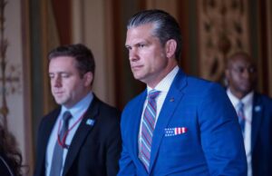 El Pentágono está adoptando el chatbot Grok AI de Musk mientras genera protesta mundial