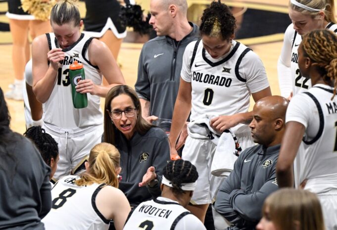 El baloncesto femenino de Colorado muestra lucha en los partidos importantes