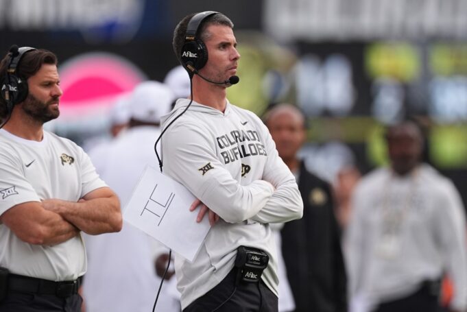 El coordinador defensivo de los Colorado Buffs, Robert Livingston, se entrevistará con los Dallas Cowboys
