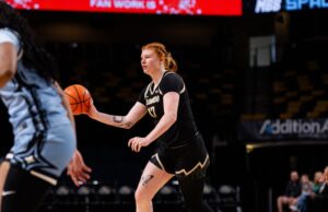 El baloncesto femenino de los Colorado Buffs pierde ante la UCF
