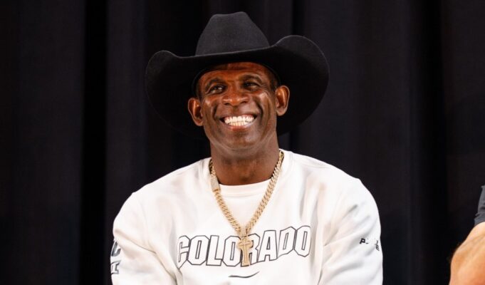 Cameron Newton se compromete con el fútbol de los Colorado Buffaloes