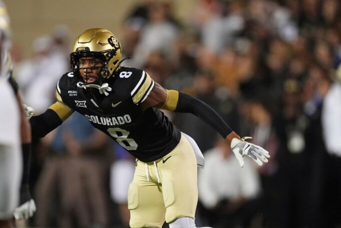 DJ McKinney de Colorado se transferirá