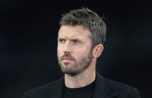 Los fanáticos del Manchester United muestran un apoyo real a Michael Carrick como rival de Ole Gunnar Solskjaer