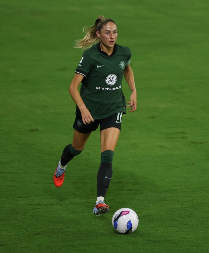 Denver Summit FC adquiere a Janine Sonis mediante un intercambio con Racing Louisville FC