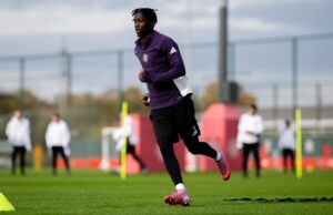 Cinco jóvenes maravillas del Manchester United que podrían debutar en 2026