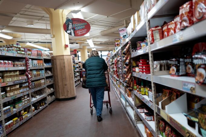 Los costos de los alimentos se dispararon mientras que los precios de la gasolina se enfriaron. Aquí está el último vistazo a los gastos del consumidor. – El Correo de Denver