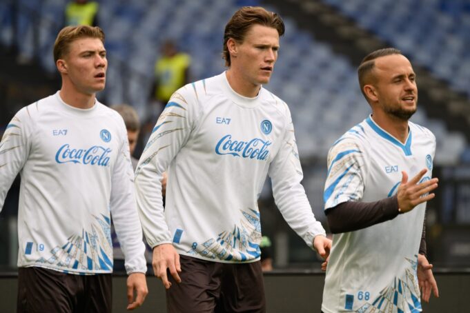 Los medios italianos reaccionan ante la participación de Rasmus Hojlund y Scott McTominay en la caótica victoria del Napoli