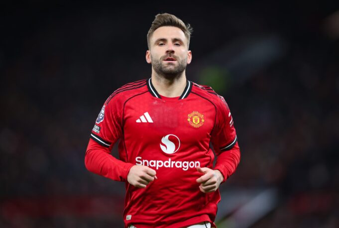Luke Shaw jugó un papel influyente en la última victoria de liga del Manchester United sobre el Leeds, con un notable ajuste táctico.