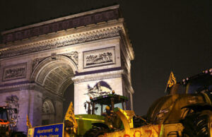 Los agricultores abruman a la policía en París