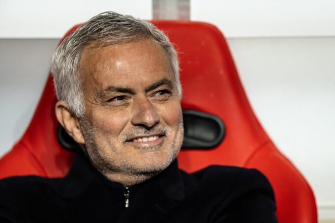 El ganador de la Liga de Campeones, José Mourinho, ama ahora admite que podría haber fichado por el Manchester United
