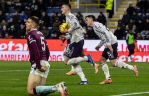 La ex estrella del Manchester United está de acuerdo con Tim Sherwood sobre Benjamin Sesko, pero elogia al compañero del delantero