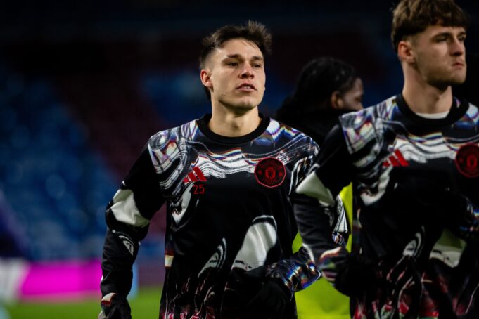 Manuel Ugarte abierto a la salida del Manchester United mientras el Ajax planea un movimiento para el mediocampista