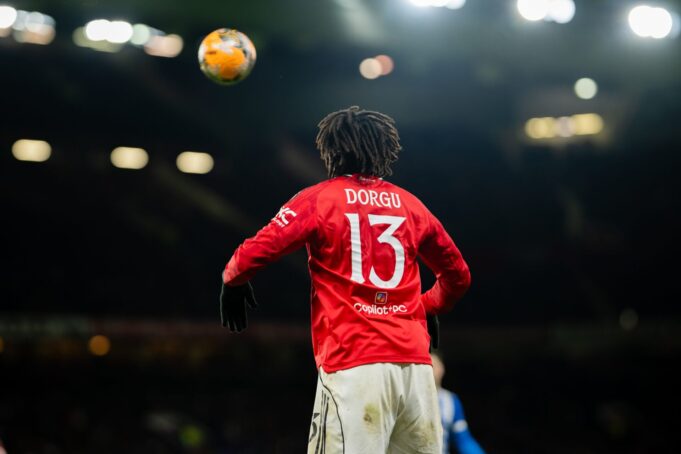 Patrick Dorgu hizo algo 20 veces contra Brighton que debería preocupar seriamente al Man United