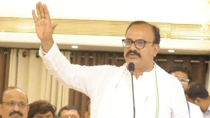 Sapkal del Congreso recoge las declaraciones de Ajit Pawar para exigir la dimisión de Mohol