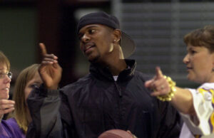 El ex vikingo Jack Brewer dice que ha sido testigo del botín del fraude de Minnesota