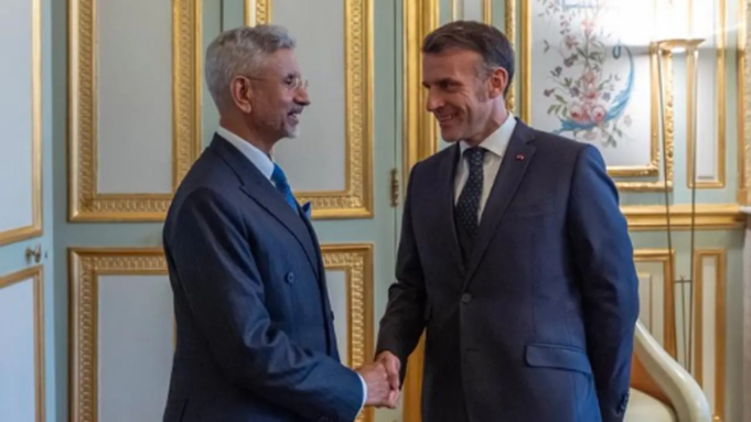 EAM Jaishankar se reúne con el presidente francés Emmanuel Macron en París