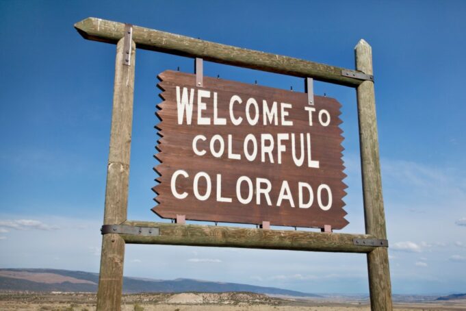 Colorado experimenta un gran aumento en el número de residentes que se mudan fuera del estado