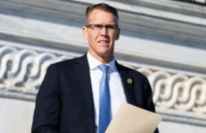 El representante Feenstra presenta un proyecto de ley para impedir que los beneficiarios de asistencia social envíen dinero al extranjero