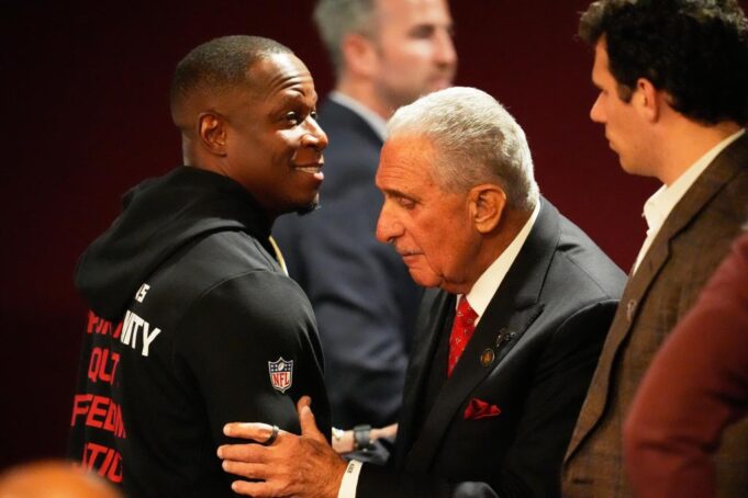 Los Falcons despiden al entrenador Raheem Morris y al gerente general Terry Fontenot