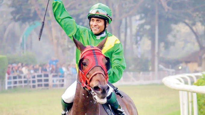 Suraj Narredu monta a 6 ganadores; iguala el récord de Aslam Kader