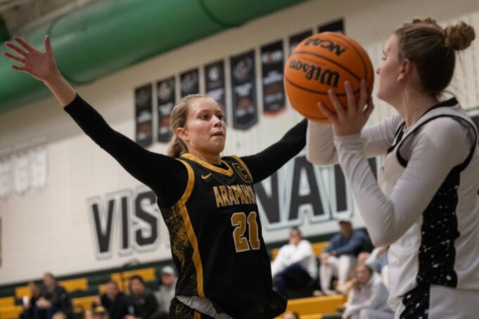 Izzy Johnston lidera los sueños de título estatal del baloncesto femenino número uno de Arapahoe
